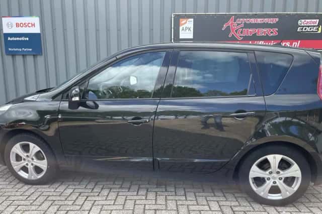 Renault Scénic (2009) thumbnail 4