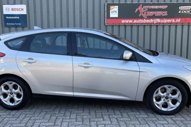 Ford Focus (2012) thumbnail 3