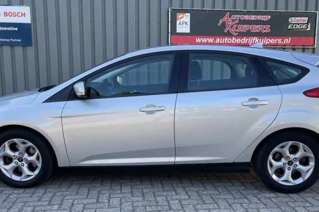 Ford Focus (2012) thumbnail 4