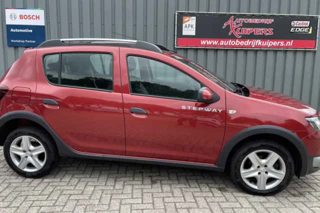 Dacia Sandero (2015) thumbnail 3