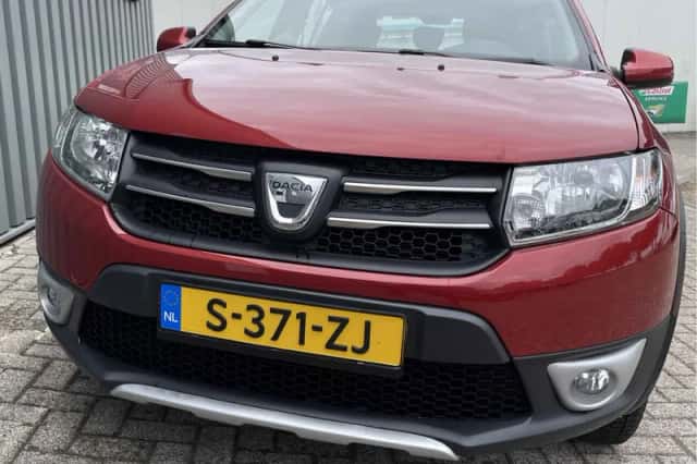 Dacia Sandero (2015) thumbnail 5