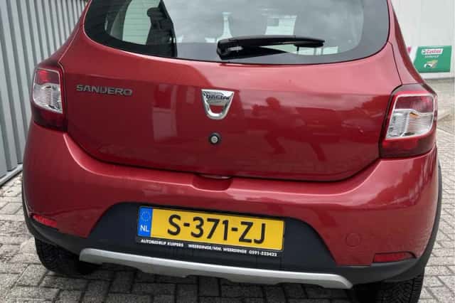 Dacia Sandero (2015) thumbnail 6