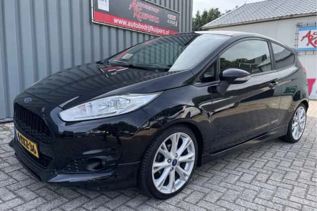 Ford Fiesta (2013) thumbnail 2