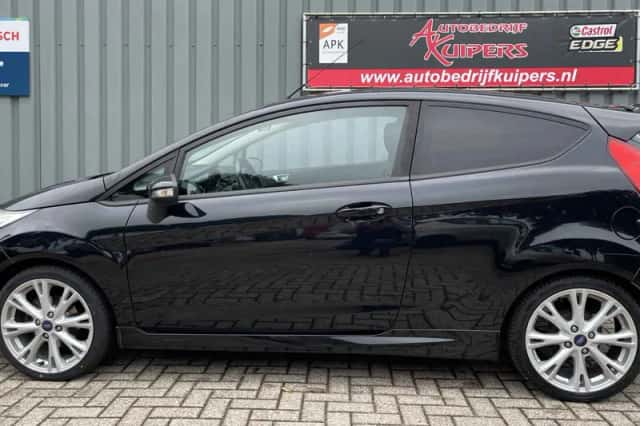 Ford Fiesta (2013) thumbnail 4