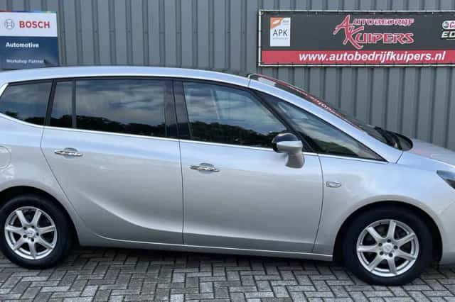 Opel Zafira (2012) thumbnail 3