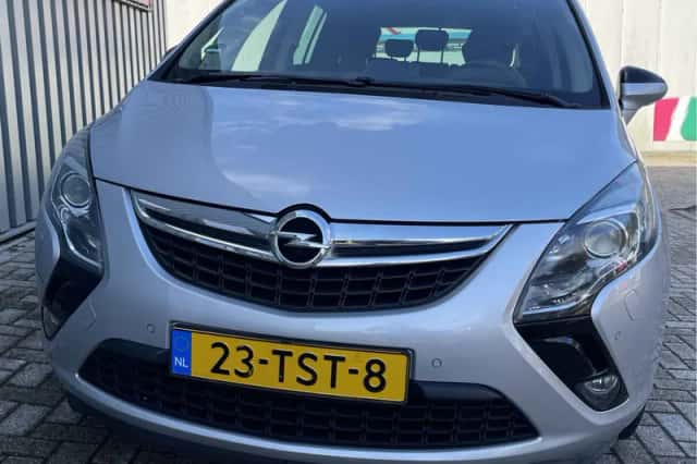 Opel Zafira (2012) thumbnail 5