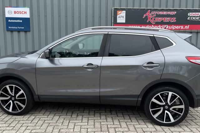 Nissan Qashqai (2017) thumbnail 4