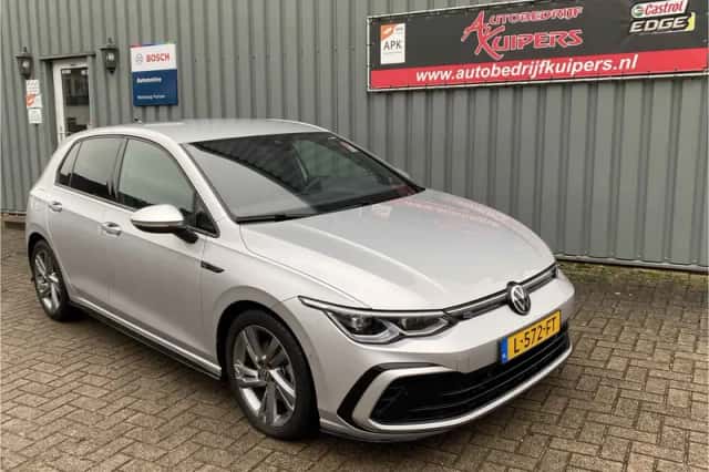 Volkswagen Golf (2021) thumbnail 1