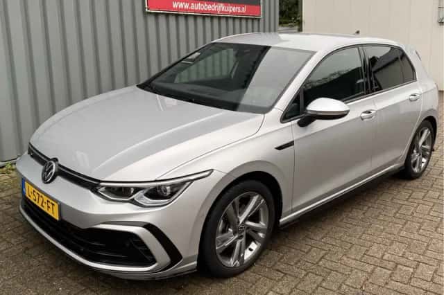 Volkswagen Golf (2021) thumbnail 2