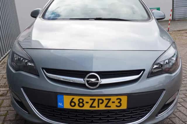 Opel Astra (2013) thumbnail 5