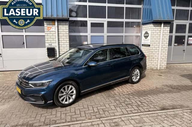 Volkswagen Passat (2021) thumbnail 2