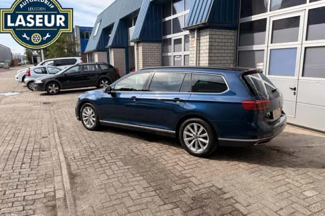 Volkswagen Passat (2021) thumbnail 3