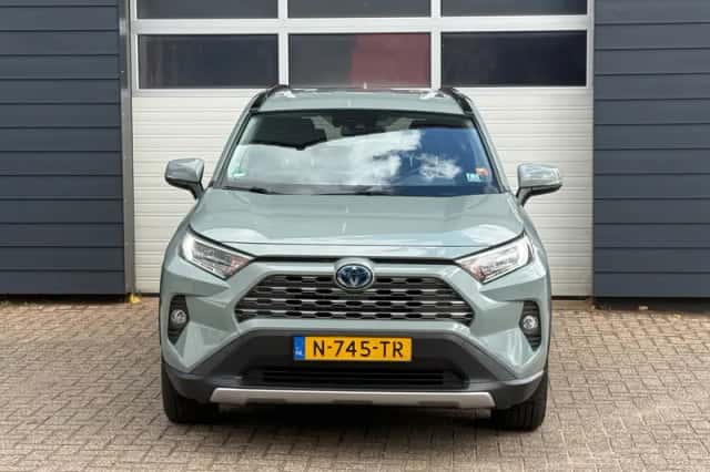 Toyota RAV4 (2022) thumbnail 2