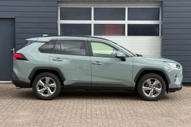 Toyota RAV4 (2022) thumbnail 3