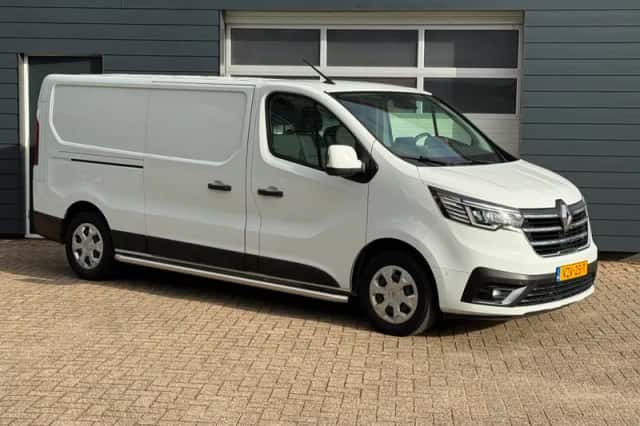 Renault Trafic (2023) thumbnail 3