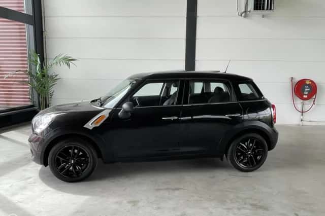 MINI Countryman (2012) thumbnail 2