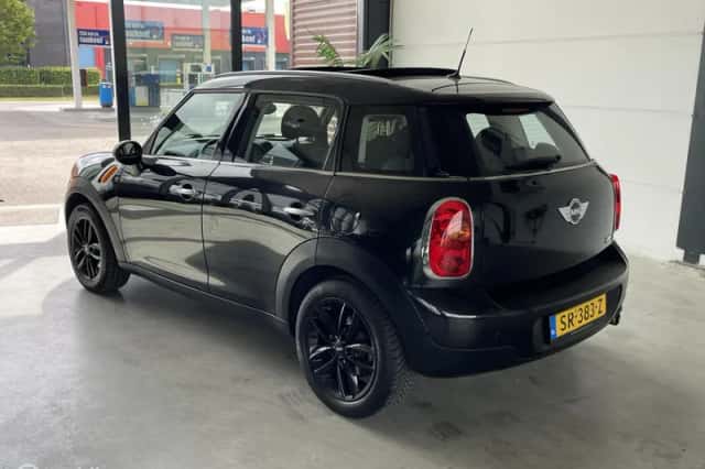 MINI Countryman (2012) thumbnail 3
