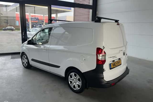 Ford Transit Courier (2016) thumbnail 3