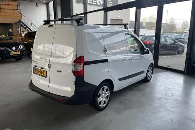 Ford Transit Courier (2016) thumbnail 5