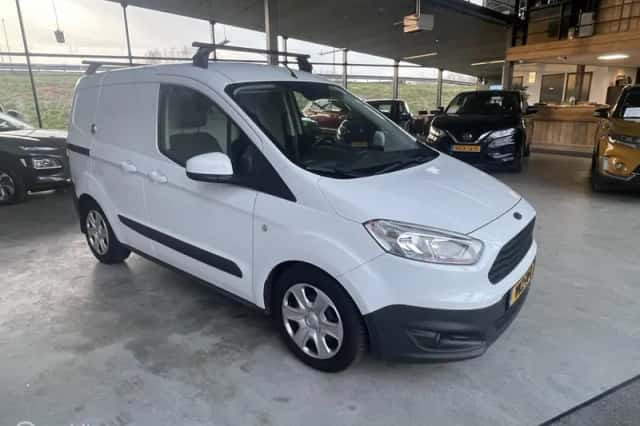 Ford Transit Courier (2016) thumbnail 6