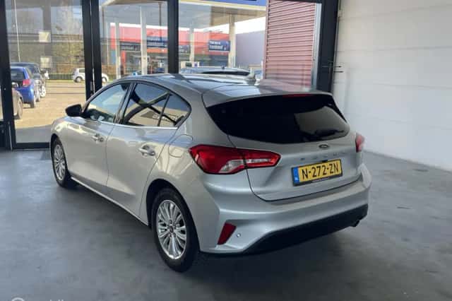 Ford Focus (2022) thumbnail 2