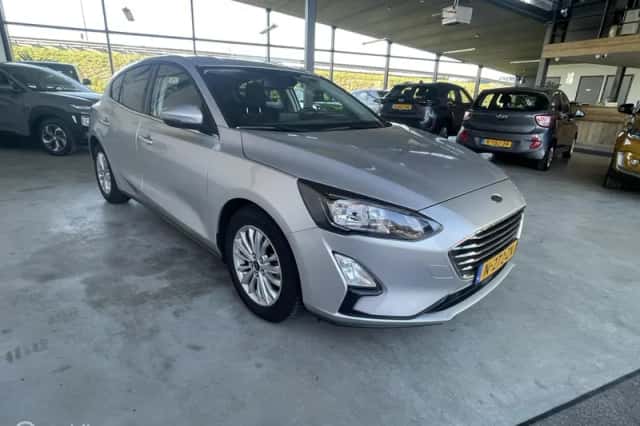 Ford Focus (2022) thumbnail 6