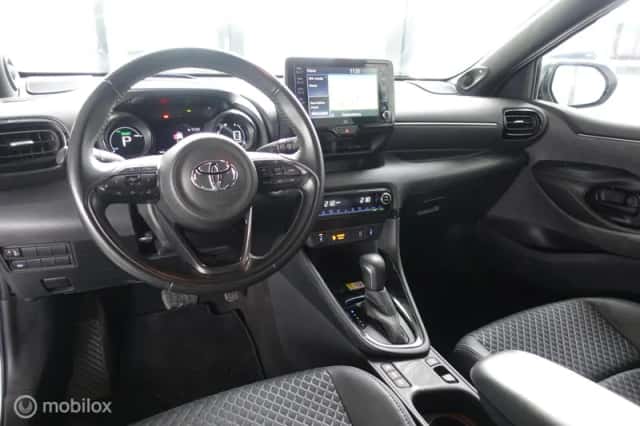 Toyota Yaris (2021) thumbnail 4