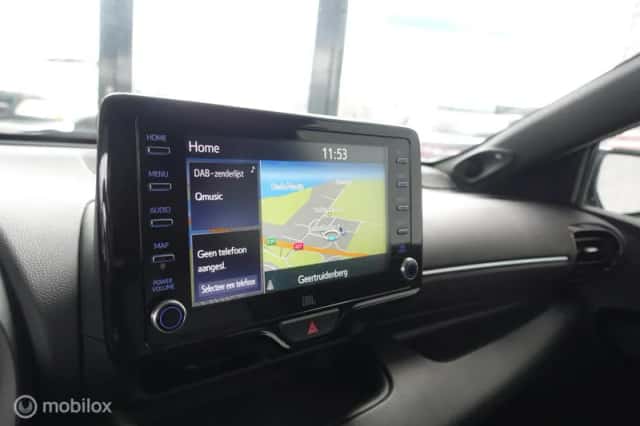 Toyota Yaris (2021) thumbnail 5