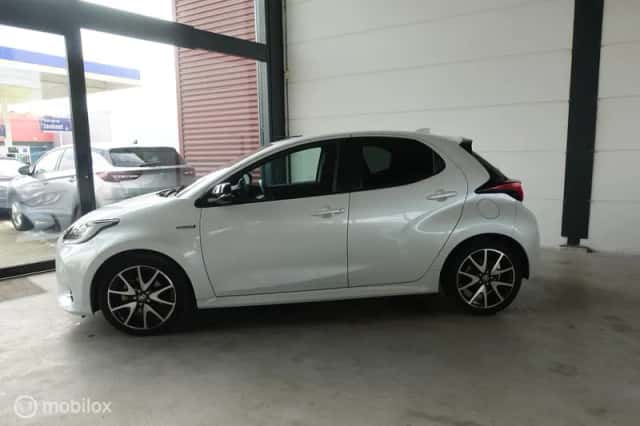 Toyota Yaris (2021) thumbnail 6