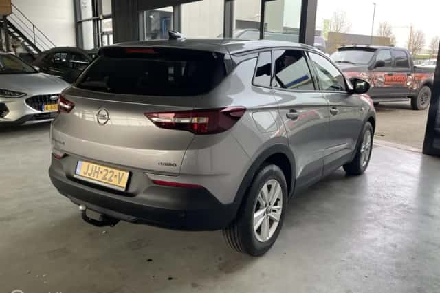 Opel Grandland (2019) thumbnail 4