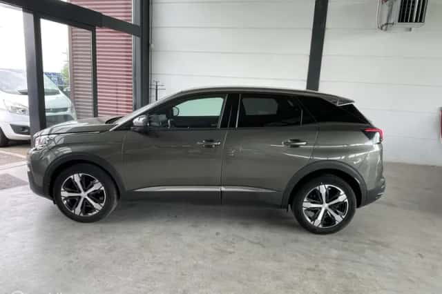 Peugeot 3008 (2019) thumbnail 2