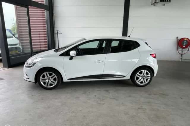 Renault Clio (2018) thumbnail 2
