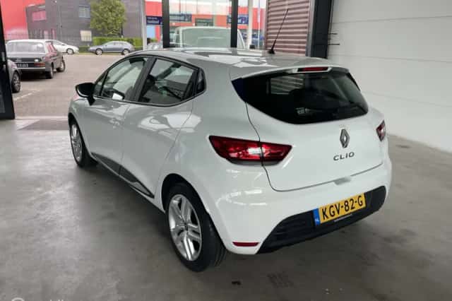 Renault Clio (2018) thumbnail 3