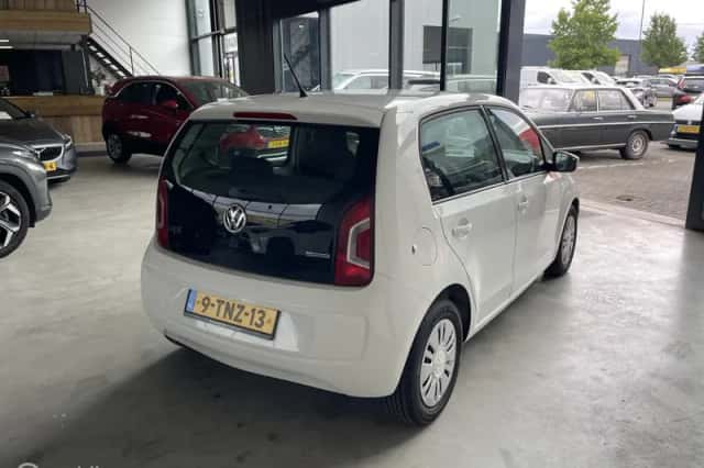 Volkswagen Up! (2014) thumbnail 4