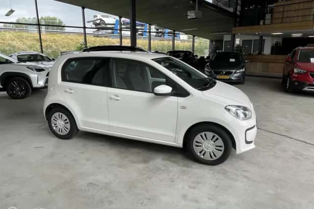 Volkswagen Up! (2014) thumbnail 5