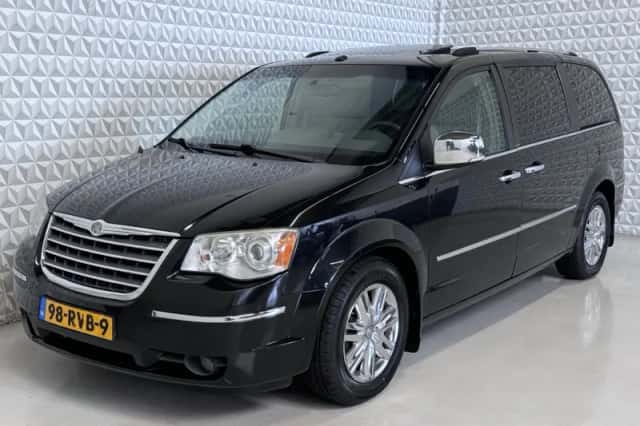 Chrysler Town and Country (2008) thumbnail 1