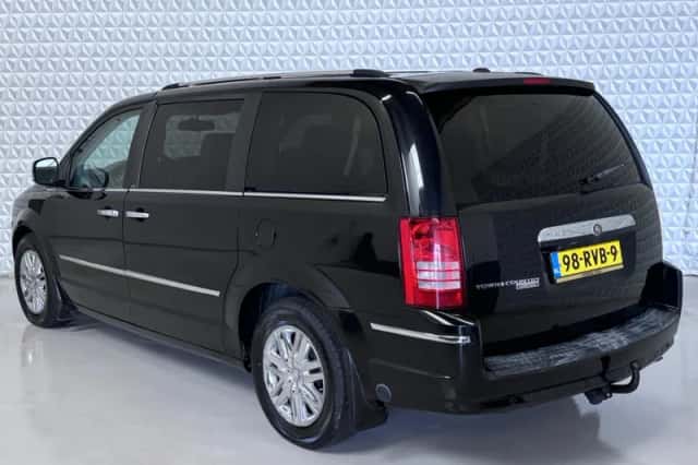 Chrysler Town and Country (2008) thumbnail 3
