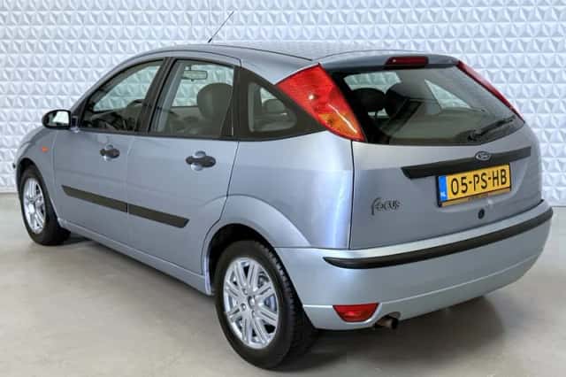 Ford Focus (2004) thumbnail 3