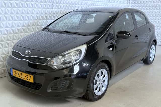 Kia Rio (2013) thumbnail 1