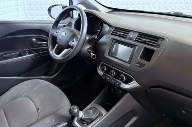 Kia Rio (2013) thumbnail 2