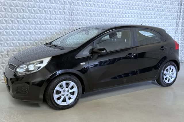 Kia Rio (2013) thumbnail 4