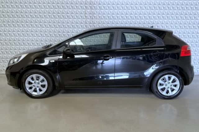 Kia Rio (2013) thumbnail 5