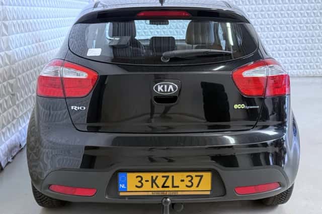Kia Rio (2013) thumbnail 6