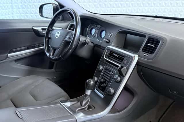 Volvo V60 (2012) thumbnail 2