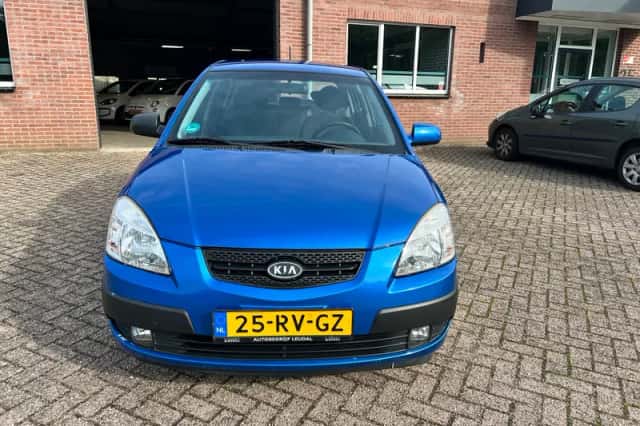 Kia Rio (2005) thumbnail 2