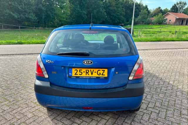 Kia Rio (2005) thumbnail 6