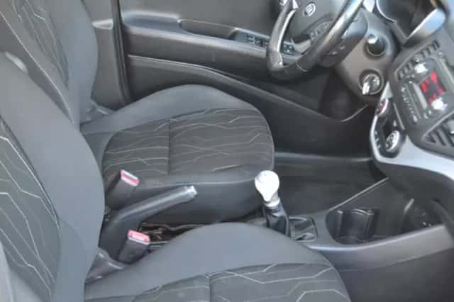 Kia Picanto (2015) thumbnail 4