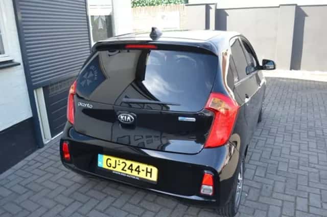 Kia Picanto (2015) thumbnail 5