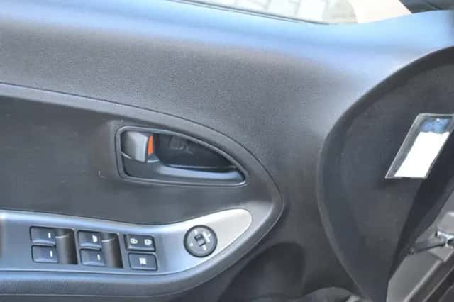 Kia Picanto (2013) thumbnail 6
