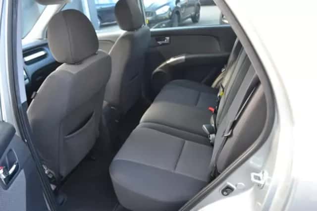 Kia Sportage (2009) thumbnail 4